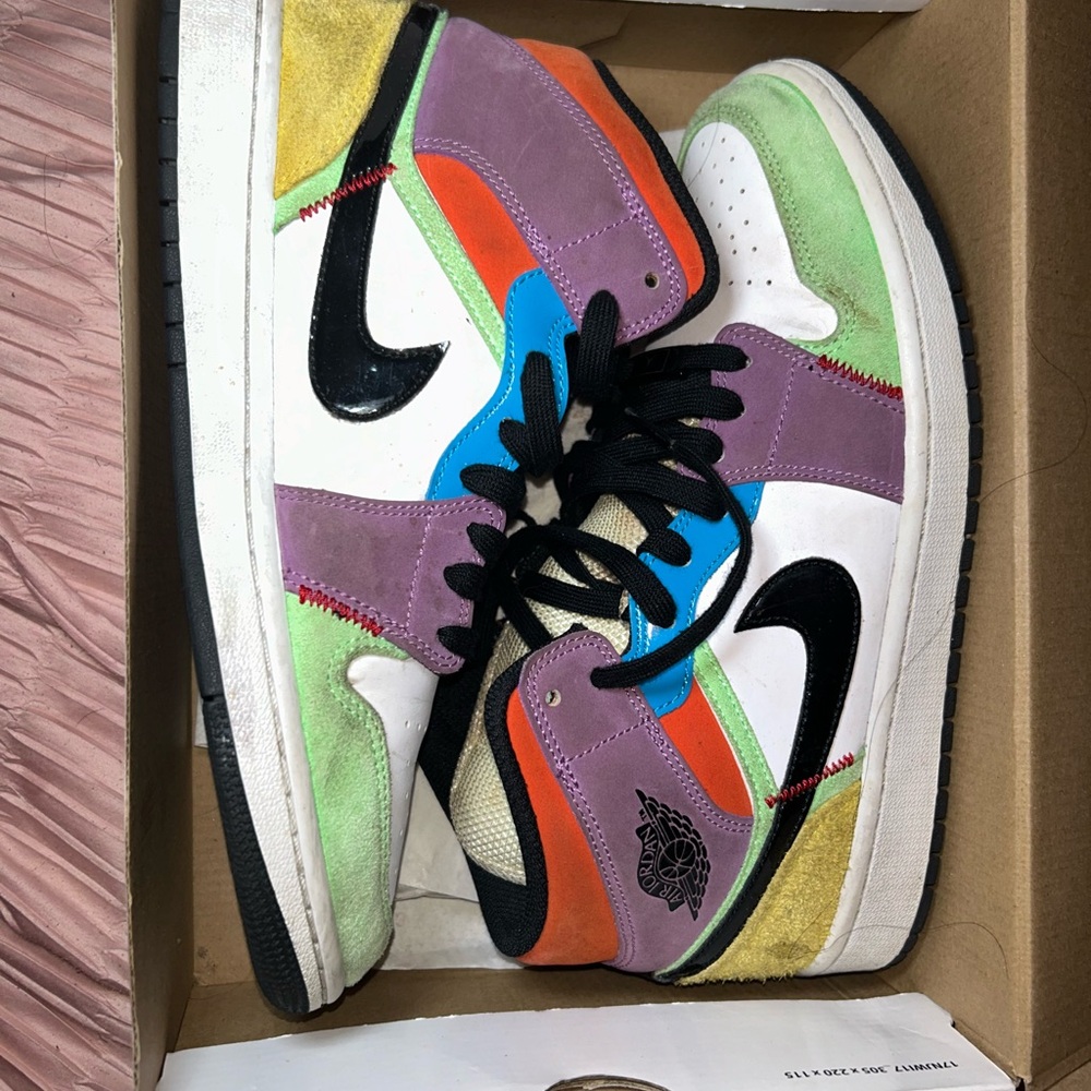 Nike Air Jordan 1 Mid SE Sneakers